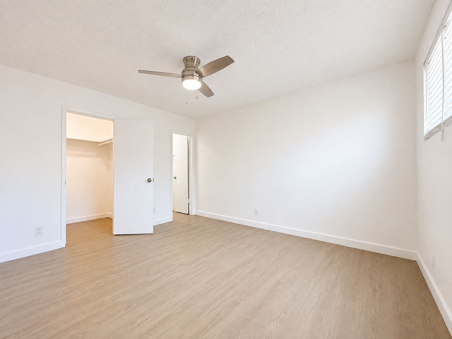 Sherman Oaks Apartment: 14315 Chandler Blvd