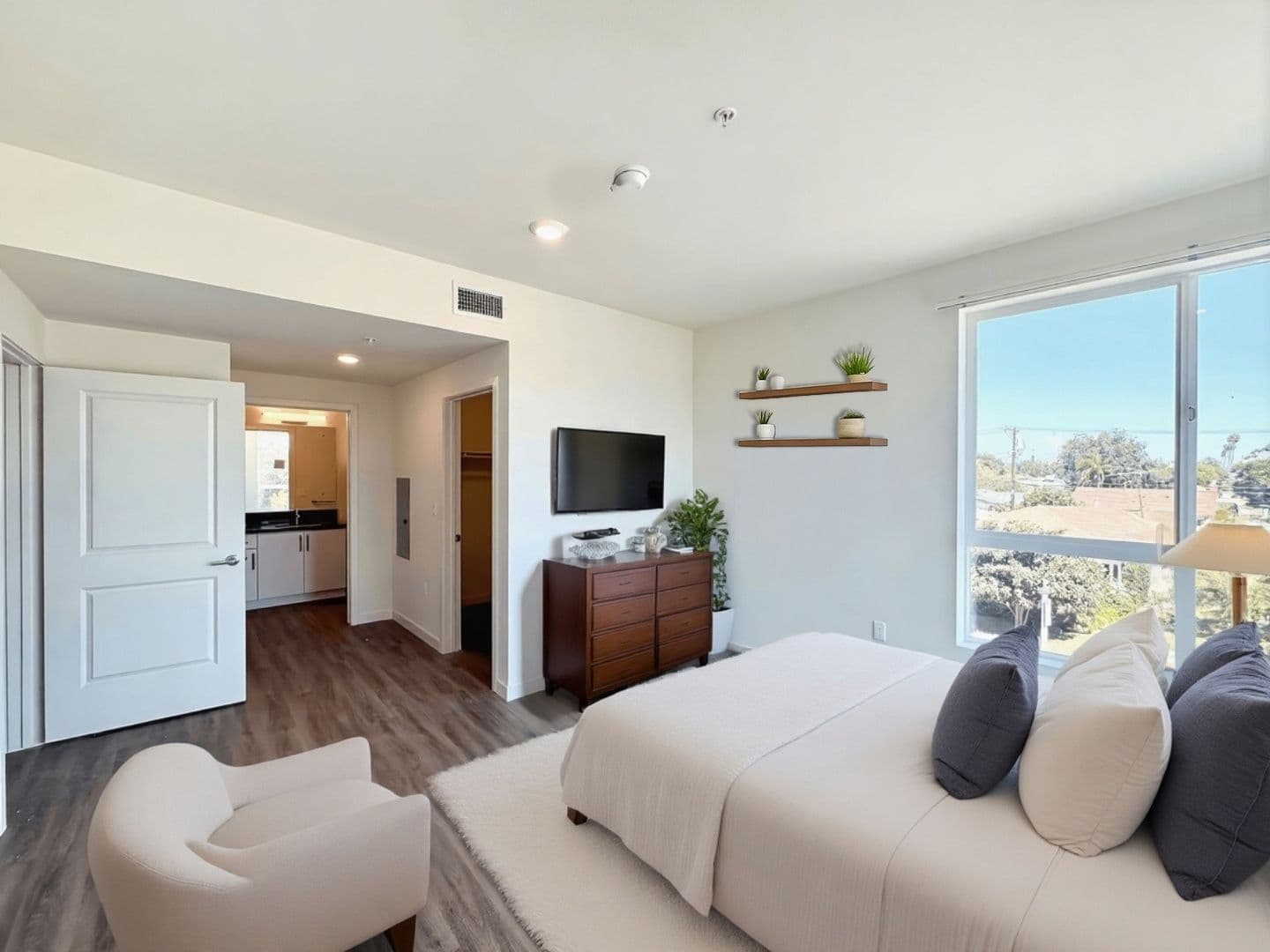 Los Angeles Apartment: 3567 Chesapeake Ave