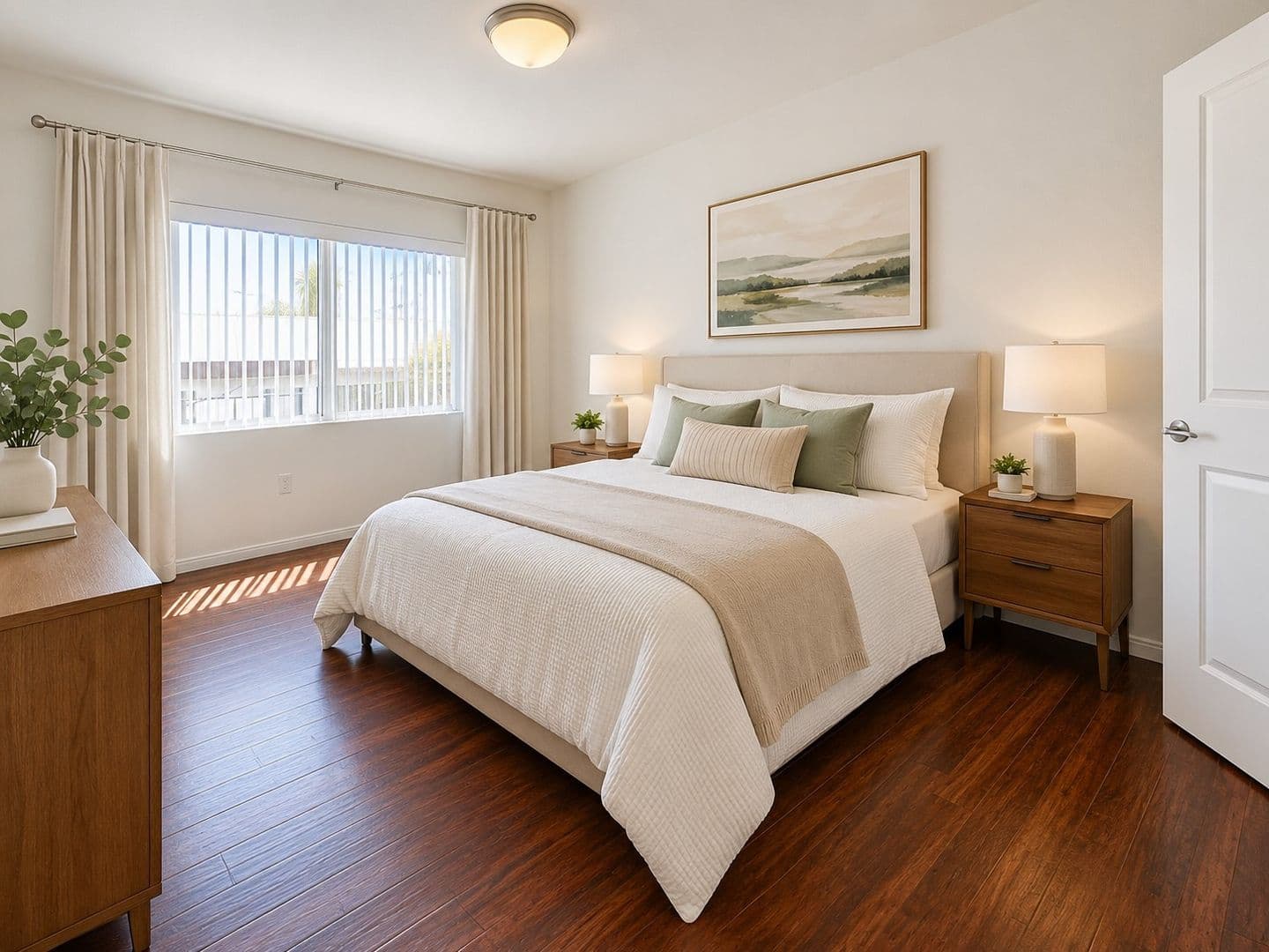 Los Angeles Apartment: 6501 Fulton Ave