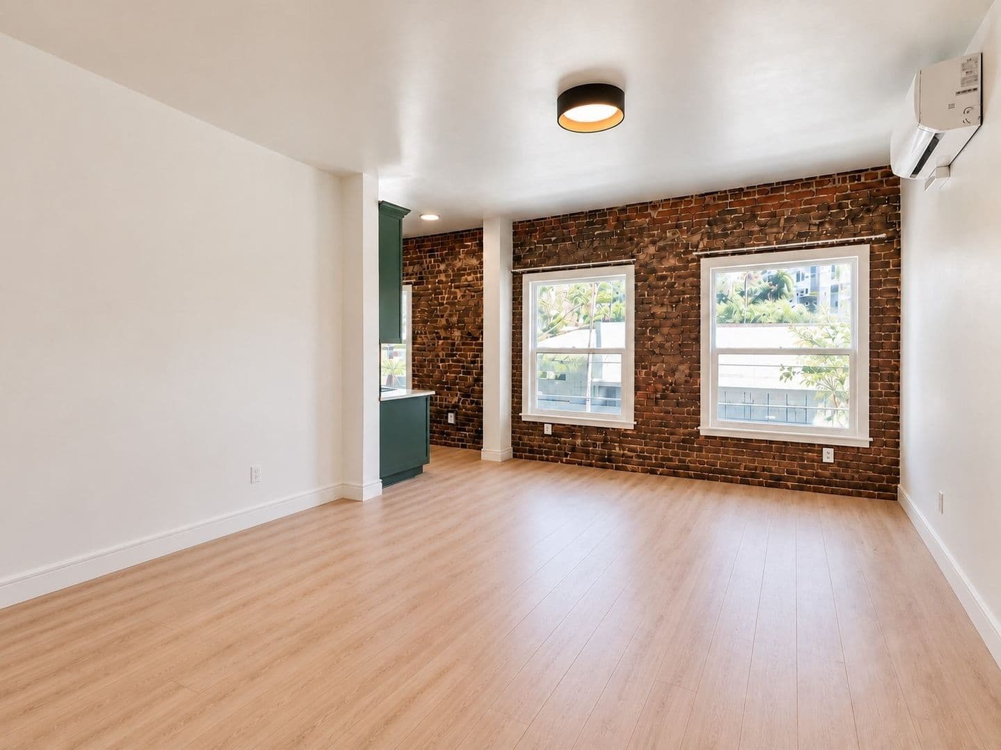 Los Angeles Apartment: 3218 Sunset Blvd