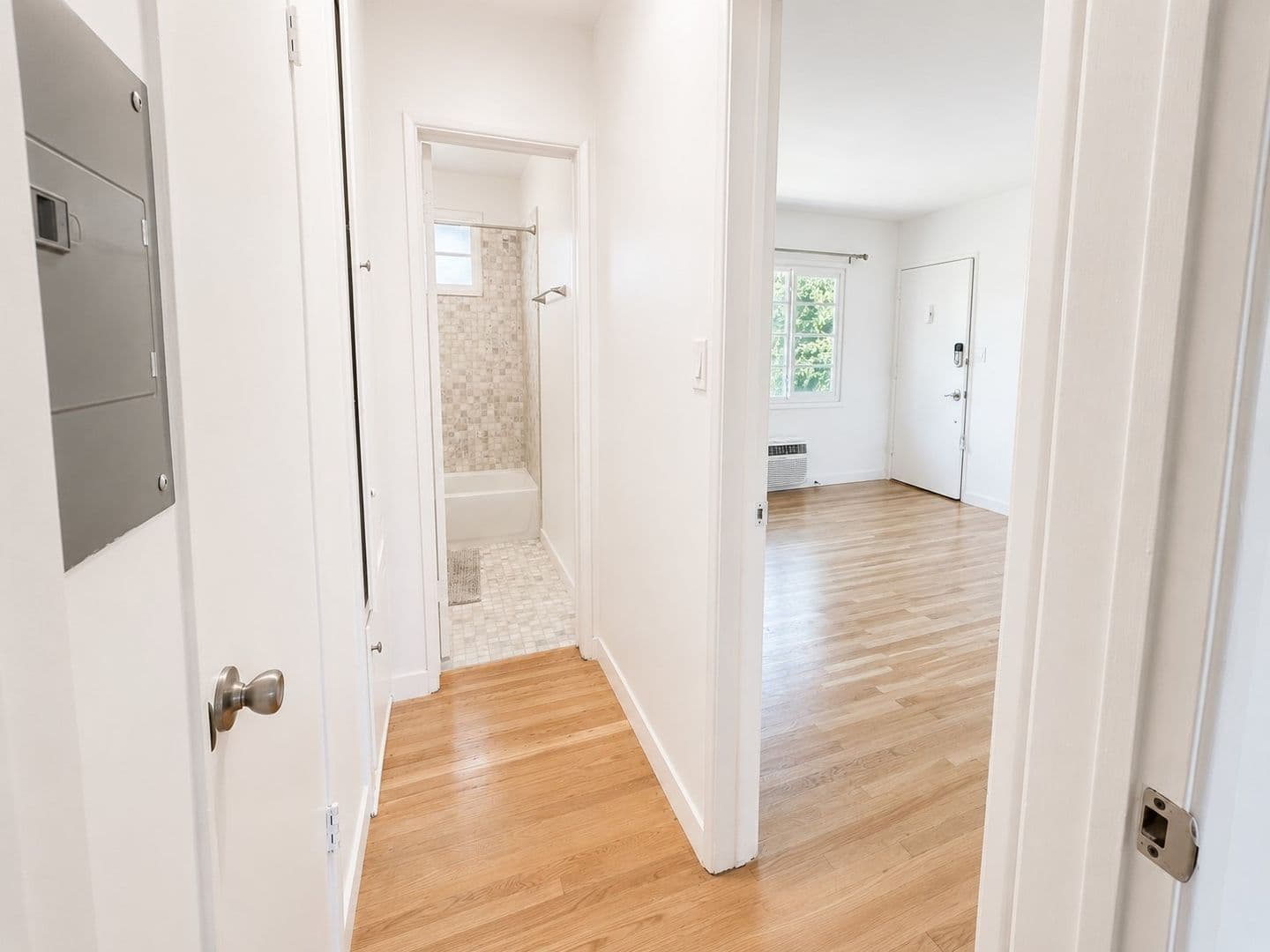 Glendale Apartment: 1553-1555 Riverside Dr.