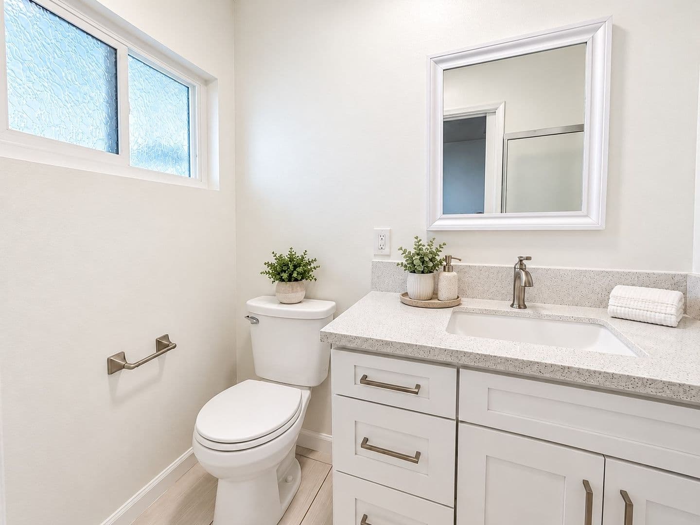 Sherman Oaks Apartment: 14315 Chandler Blvd