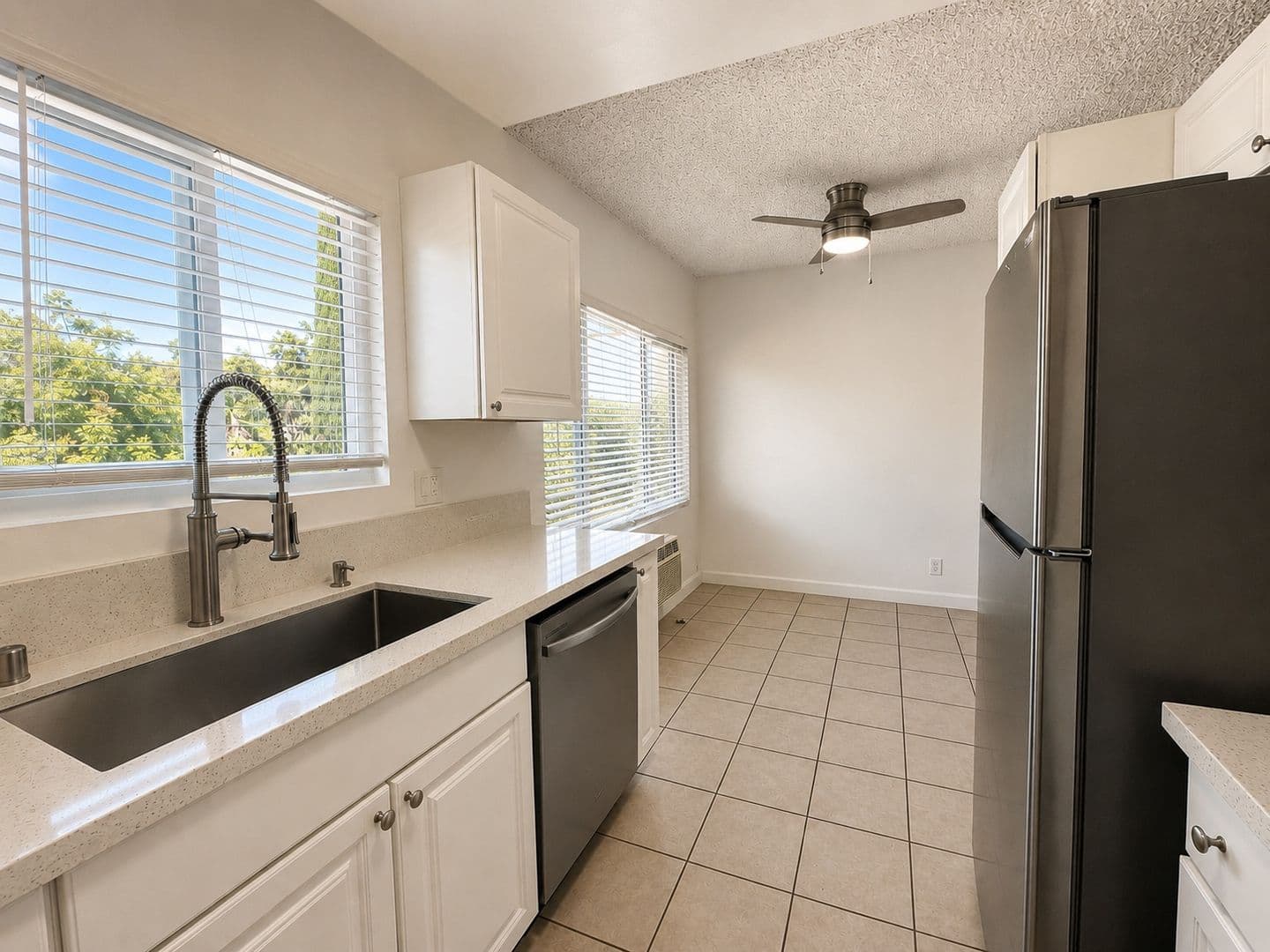 Sherman Oaks Apartment: 14315 Chandler Blvd