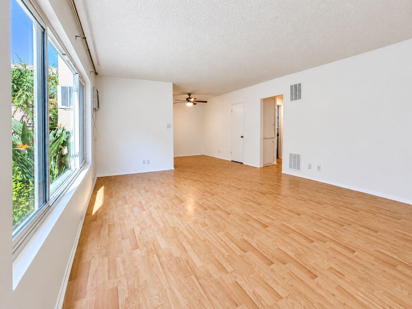 Sherman Oaks Apartment: 14315 Chandler Blvd