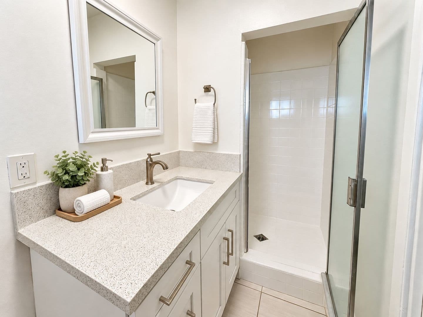 Sherman Oaks Apartment: 14315 Chandler Blvd