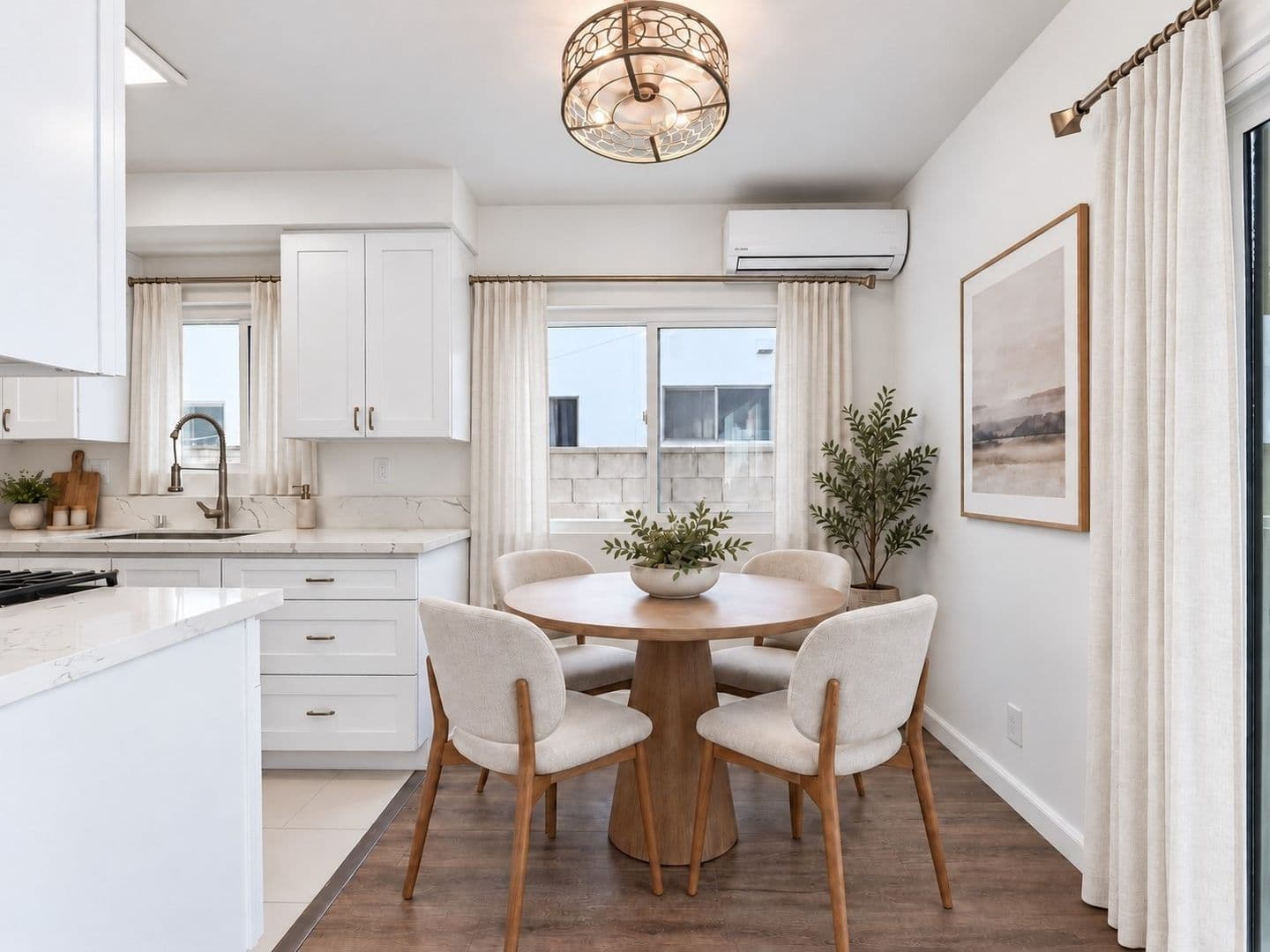 Santa Monica Apartment: 1522 Harvard Street