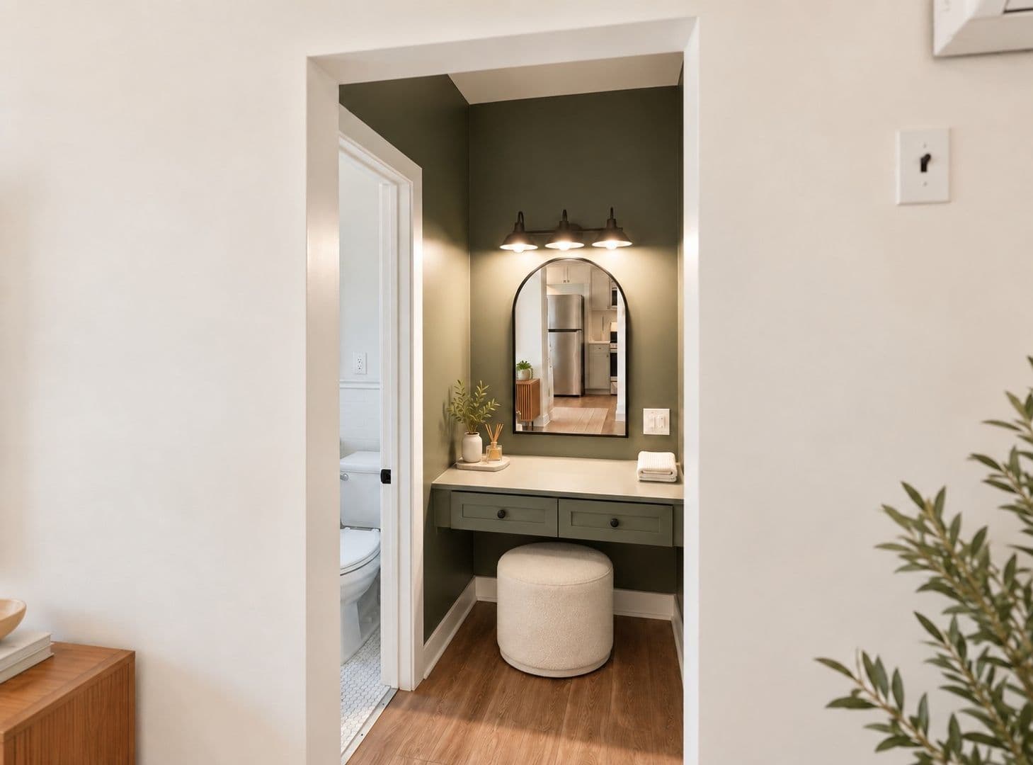 Los Angeles Apartment: 3218 Sunset Blvd