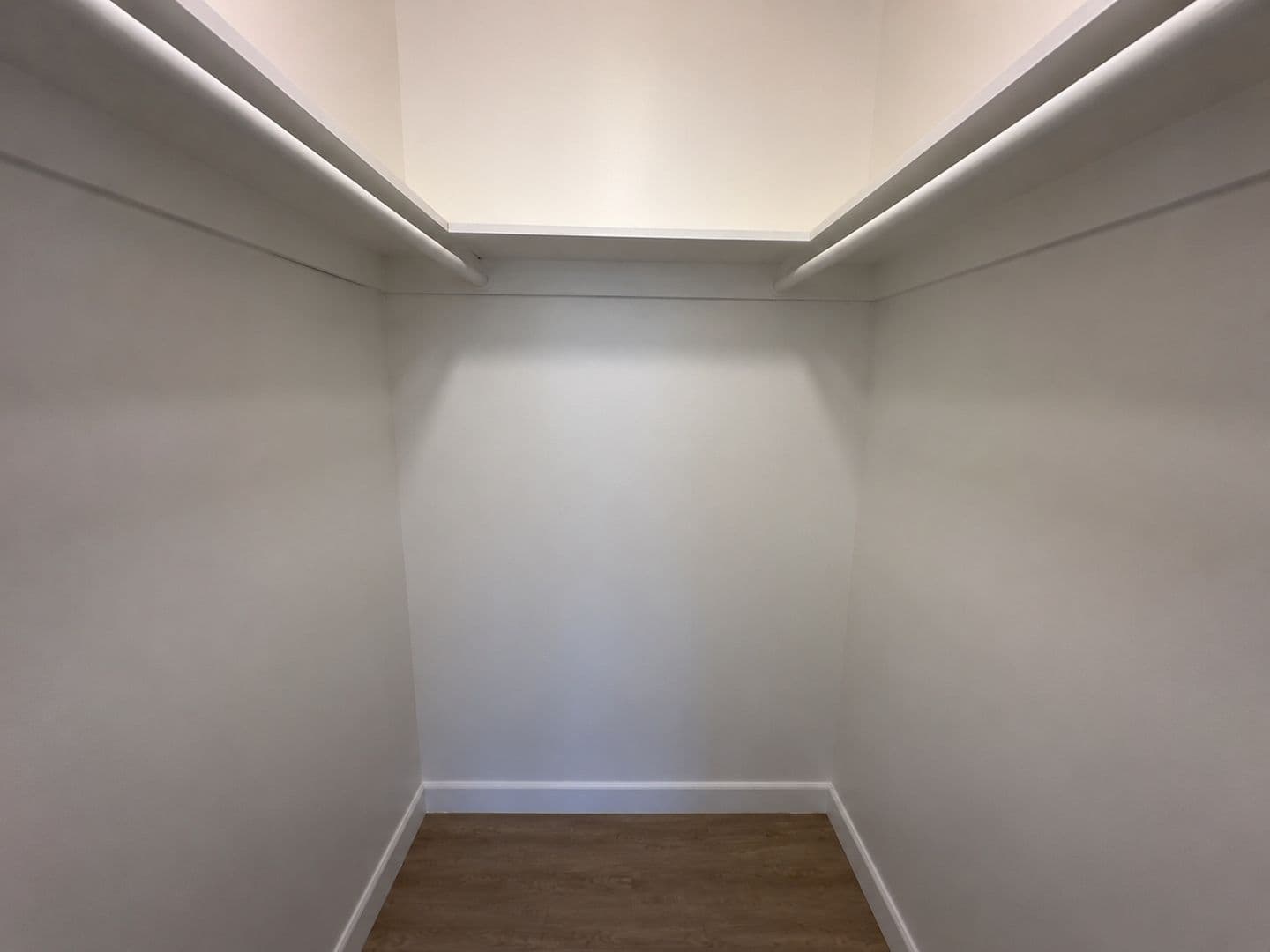 Sherman Oaks Apartment: 14315 Chandler Blvd
