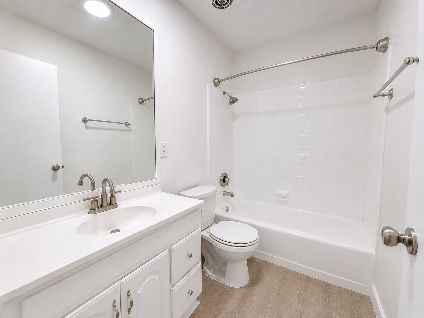 Sherman Oaks Apartment: 14315 Chandler Blvd