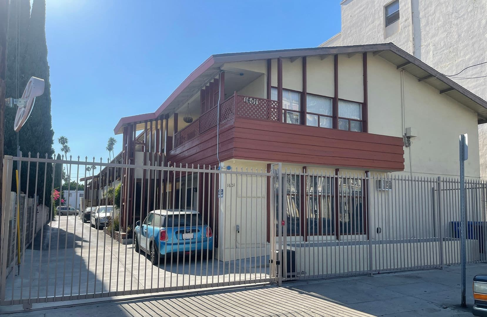 Los Angeles Apartment: 1601 N. Normandie