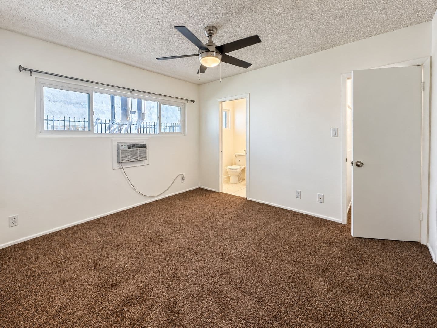 Sherman Oaks Apartment: 14315 Chandler Blvd