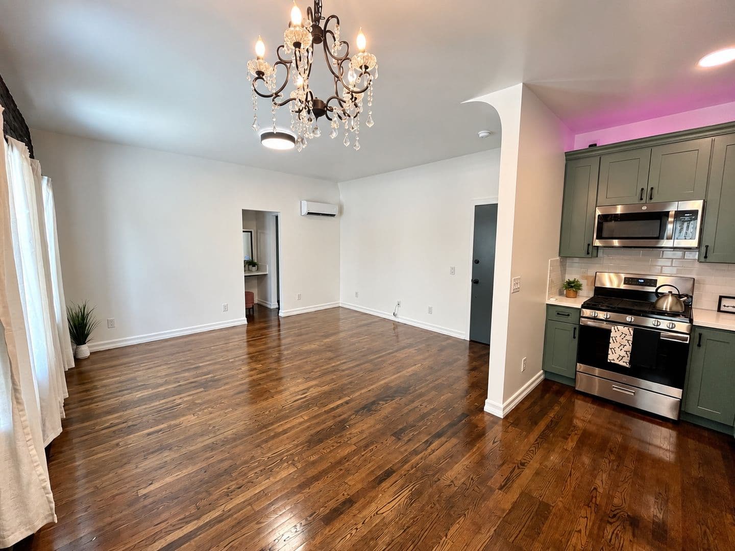 Los Angeles Apartment: 3218 Sunset Blvd