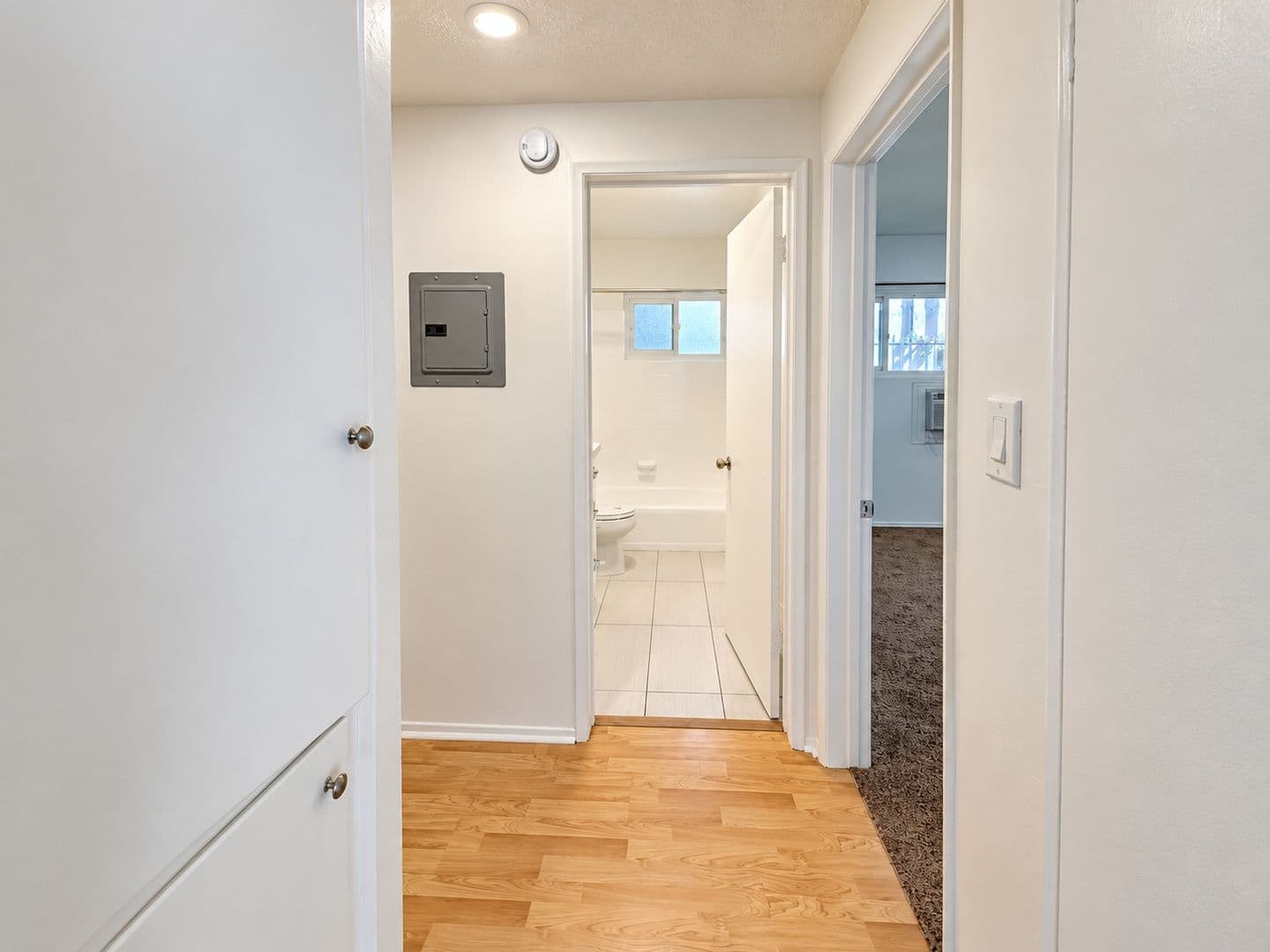 Sherman Oaks Apartment: 14315 Chandler Blvd