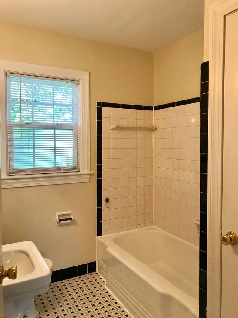 Frankfort Apartment: 215 Capital Avenue