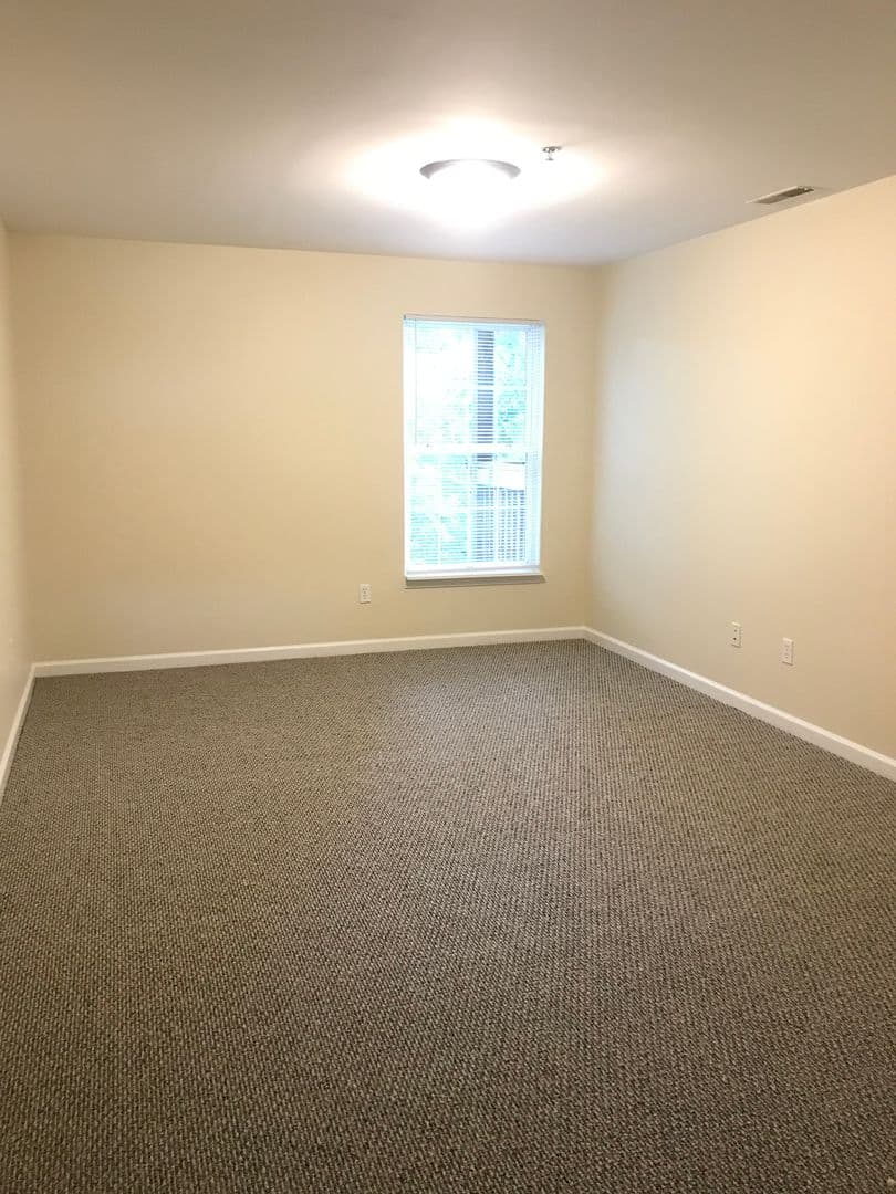 Frankfort Apartment: 100 Pinnacle Court