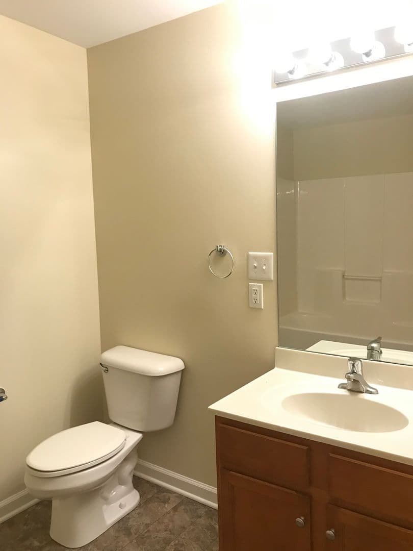 Frankfort Apartment: 100 Pinnacle Court