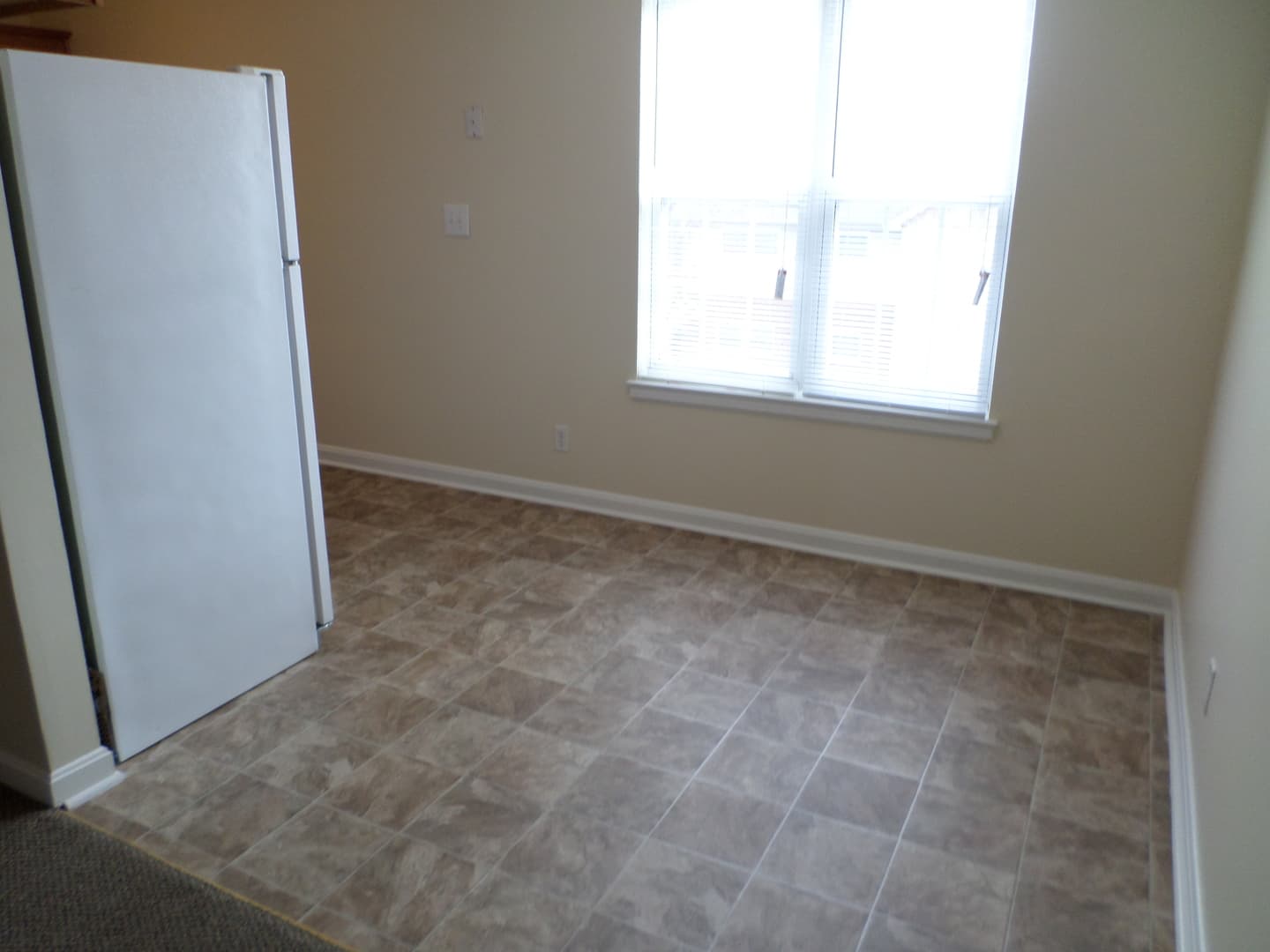 Frankfort Apartment: 100 Pinnacle Court