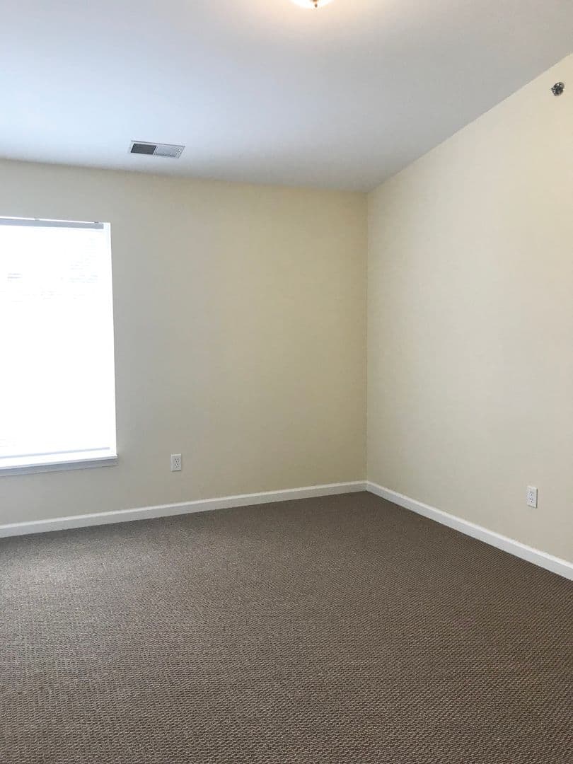 Frankfort Apartment: 100 Pinnacle Court