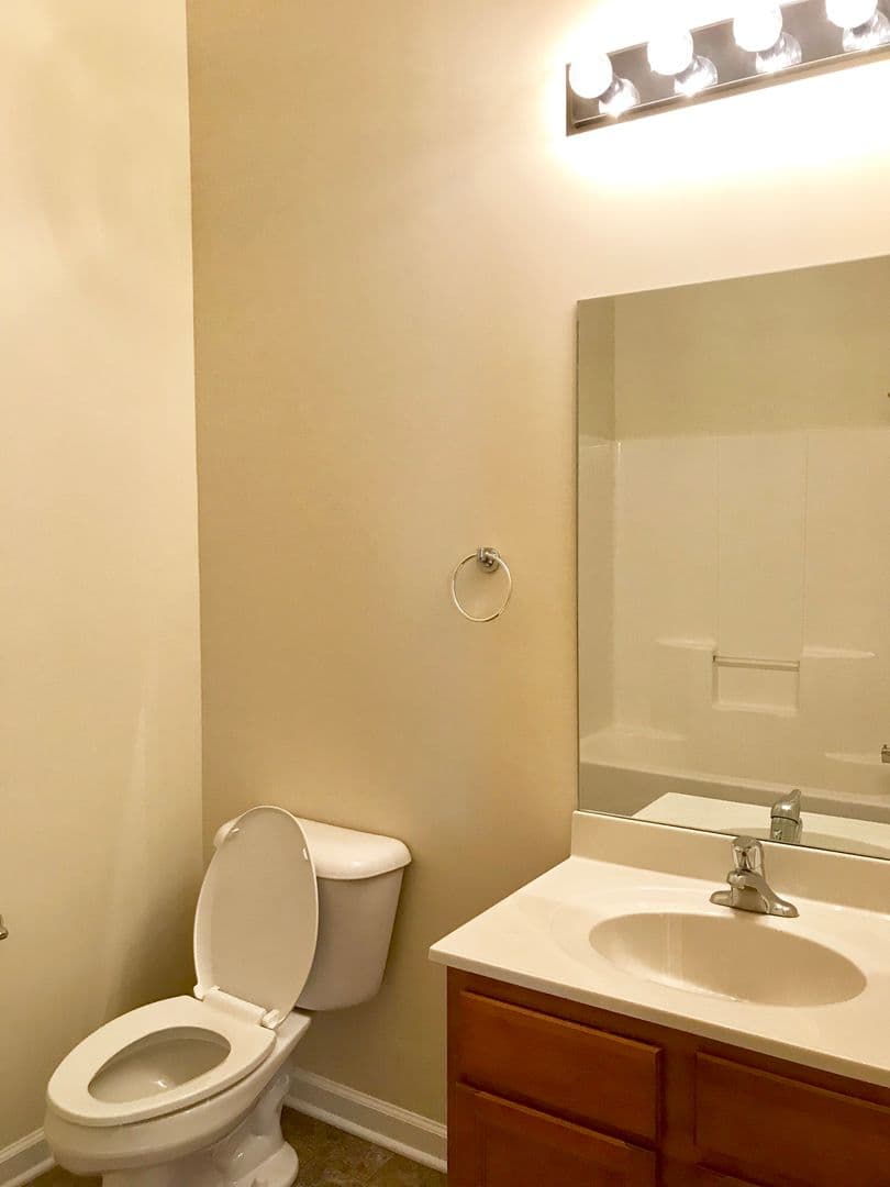 Frankfort Apartment: 100 Pinnacle Court
