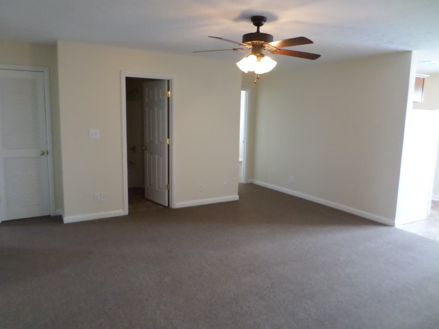 Frankfort Apartment: 100 Pinnacle Court
