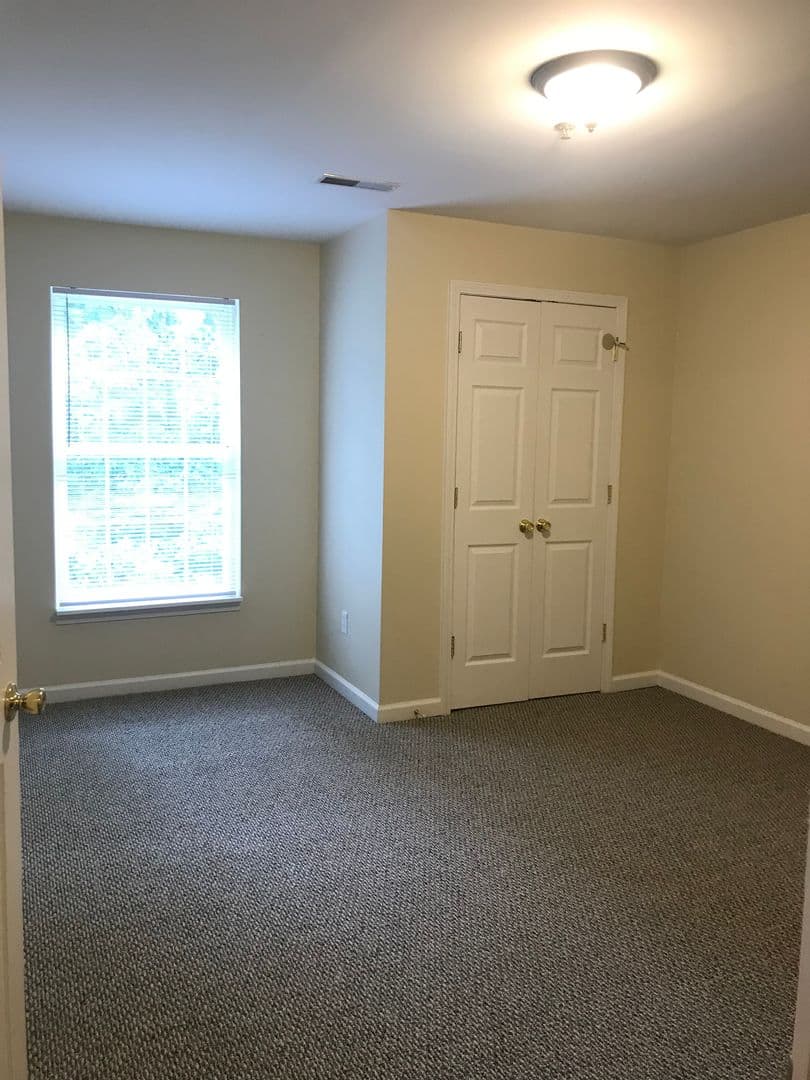 Frankfort Apartment: 100 Pinnacle Court