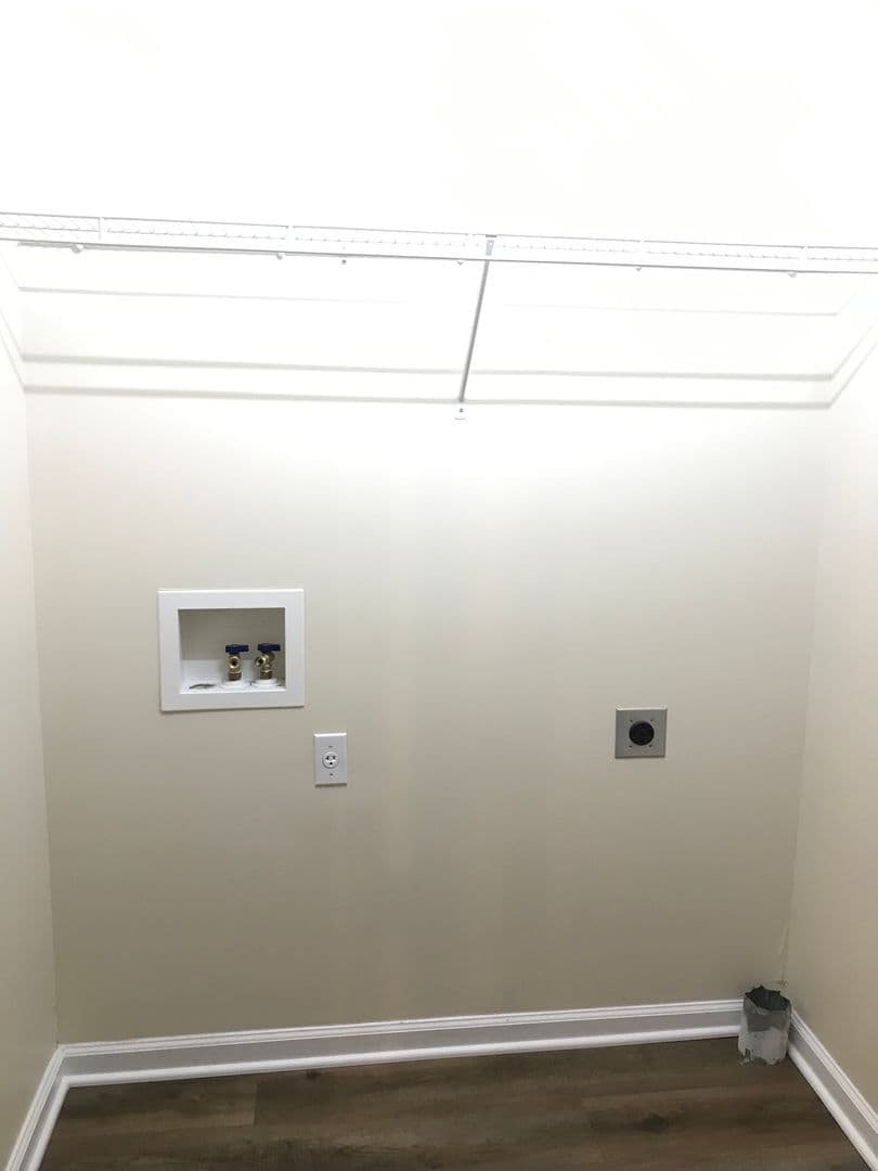 Frankfort Apartment: 100 Pinnacle Court
