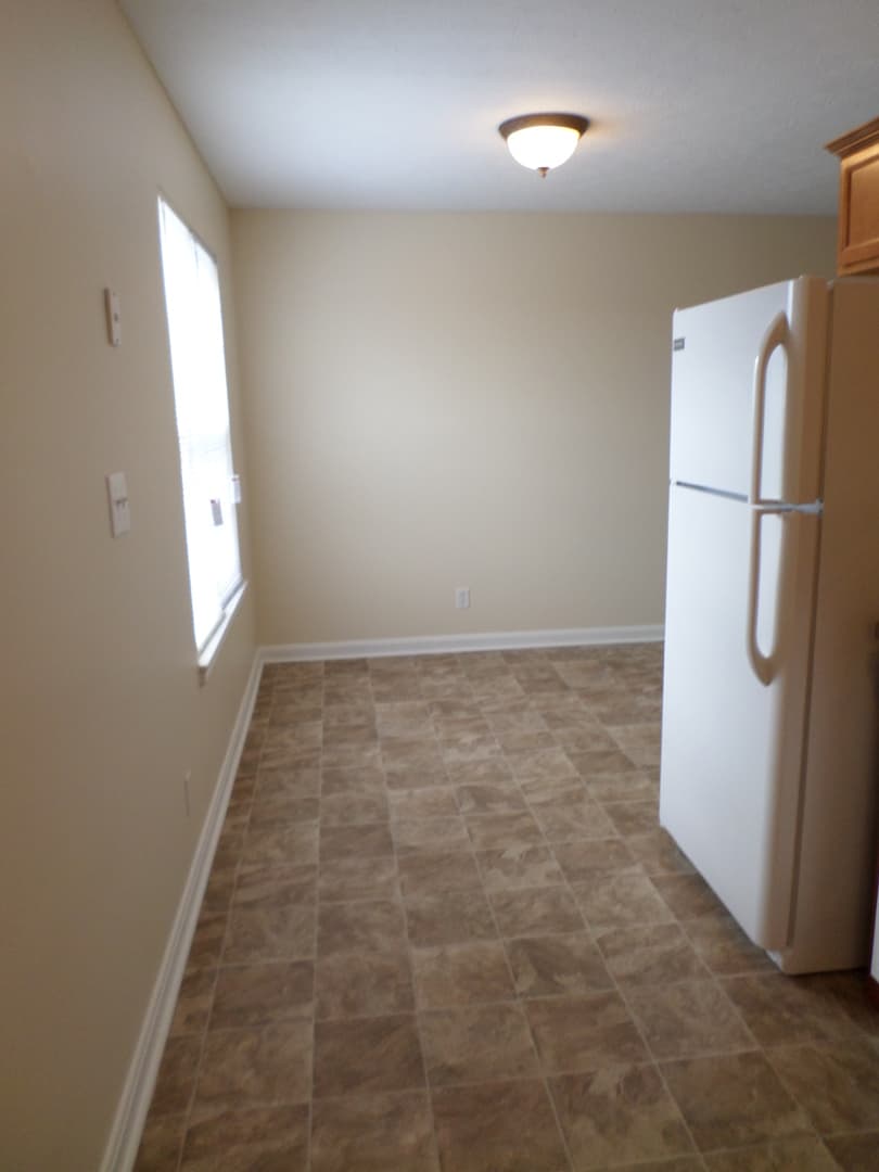 Frankfort Apartment: 100 Pinnacle Court