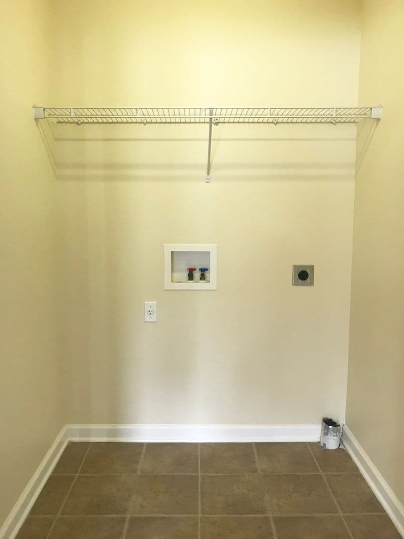 Frankfort Apartment: 100 Pinnacle Court