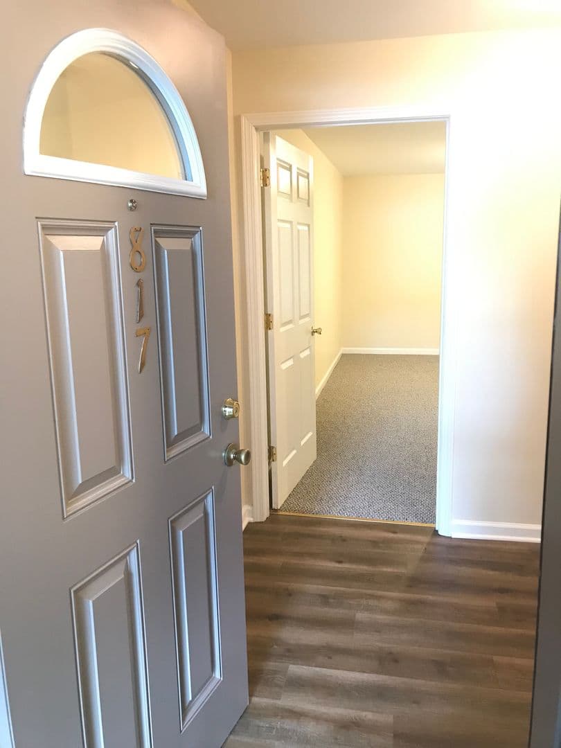 Frankfort Apartment: 100 Pinnacle Court