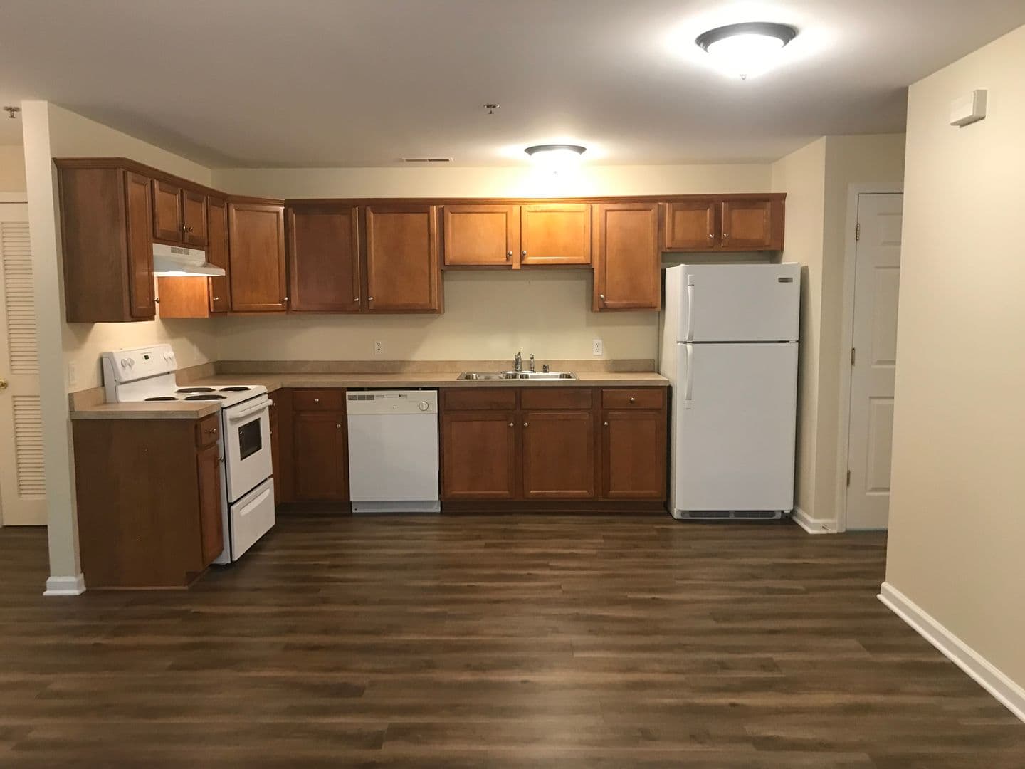 Frankfort Apartment: 100 Pinnacle Court