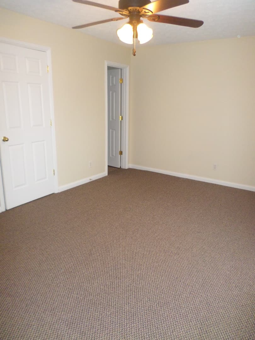 Frankfort Apartment: 100 Pinnacle Court