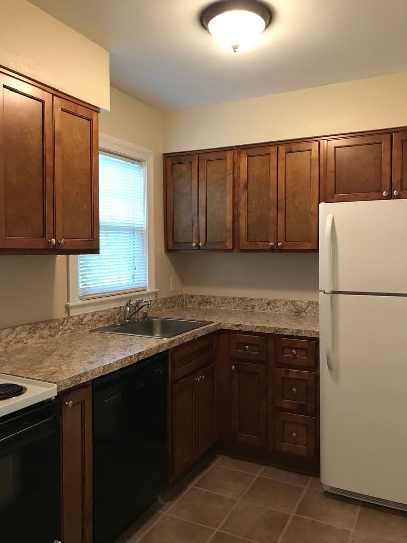 Frankfort Apartment: 215 Capital Avenue