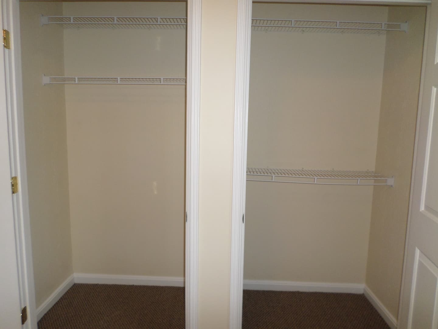 Frankfort Apartment: 100 Pinnacle Court