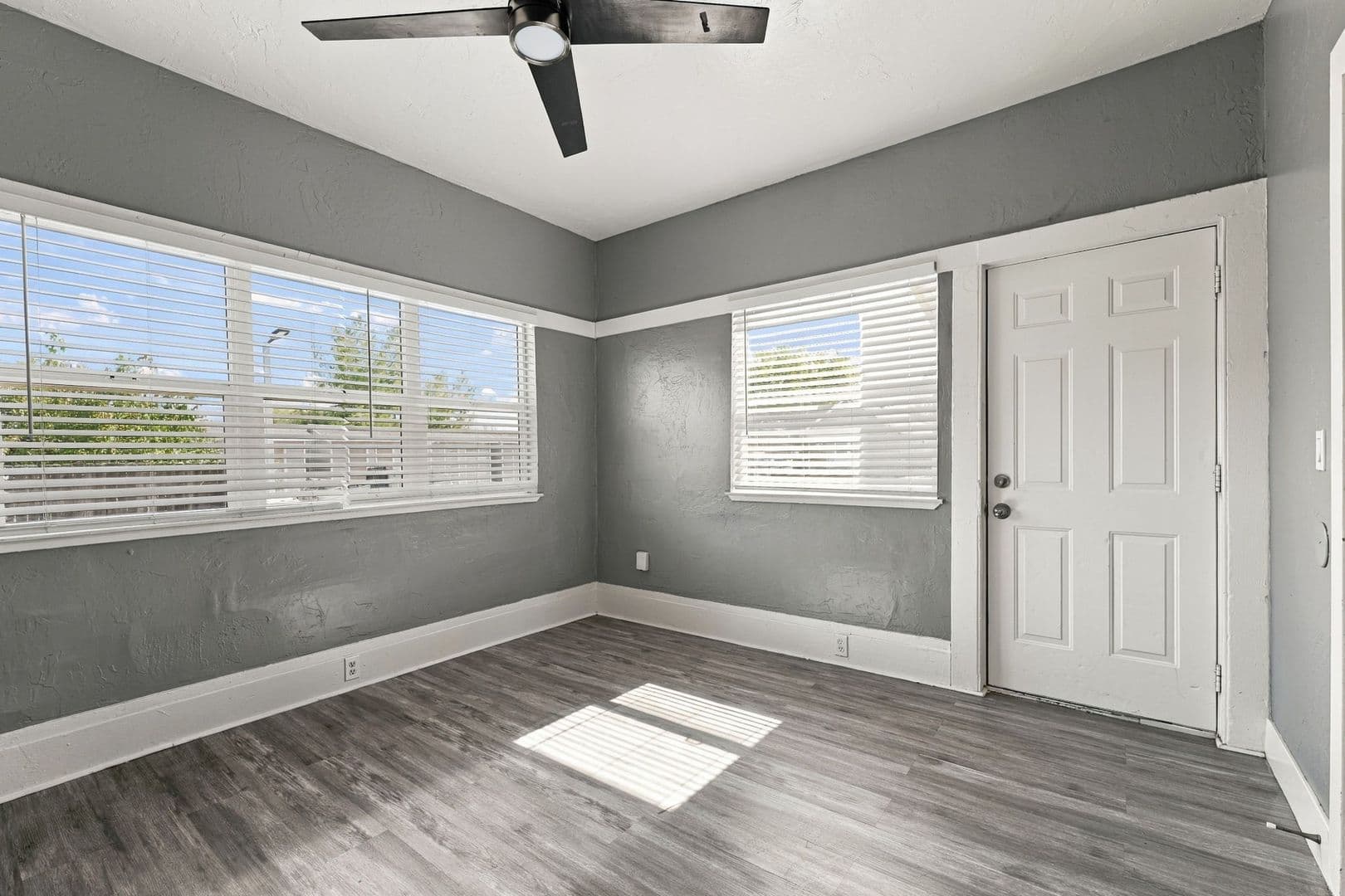 Sacramento Apartment: 2982 26th Ave