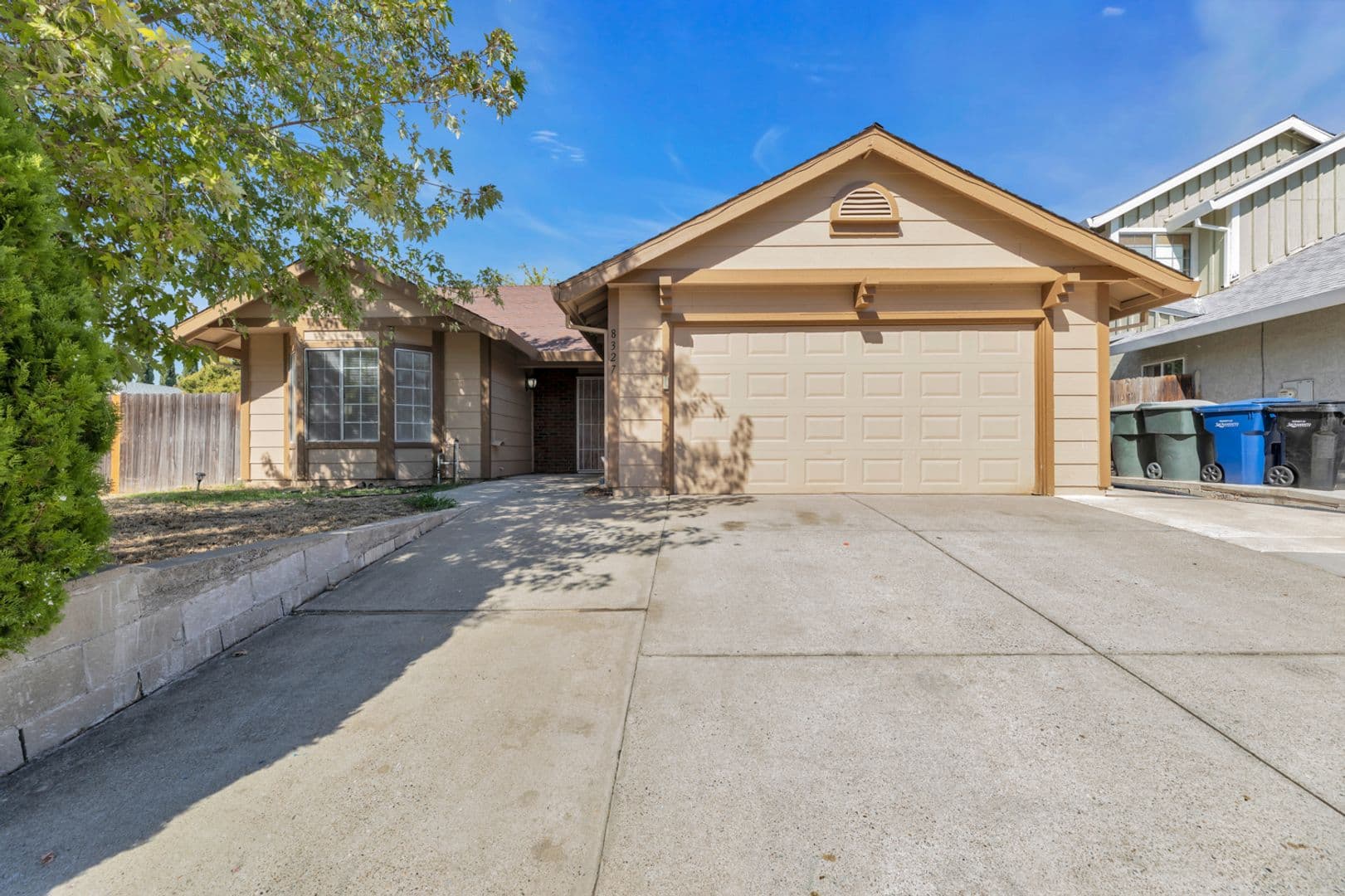 Sacramento House: 8327 Trimmer Way