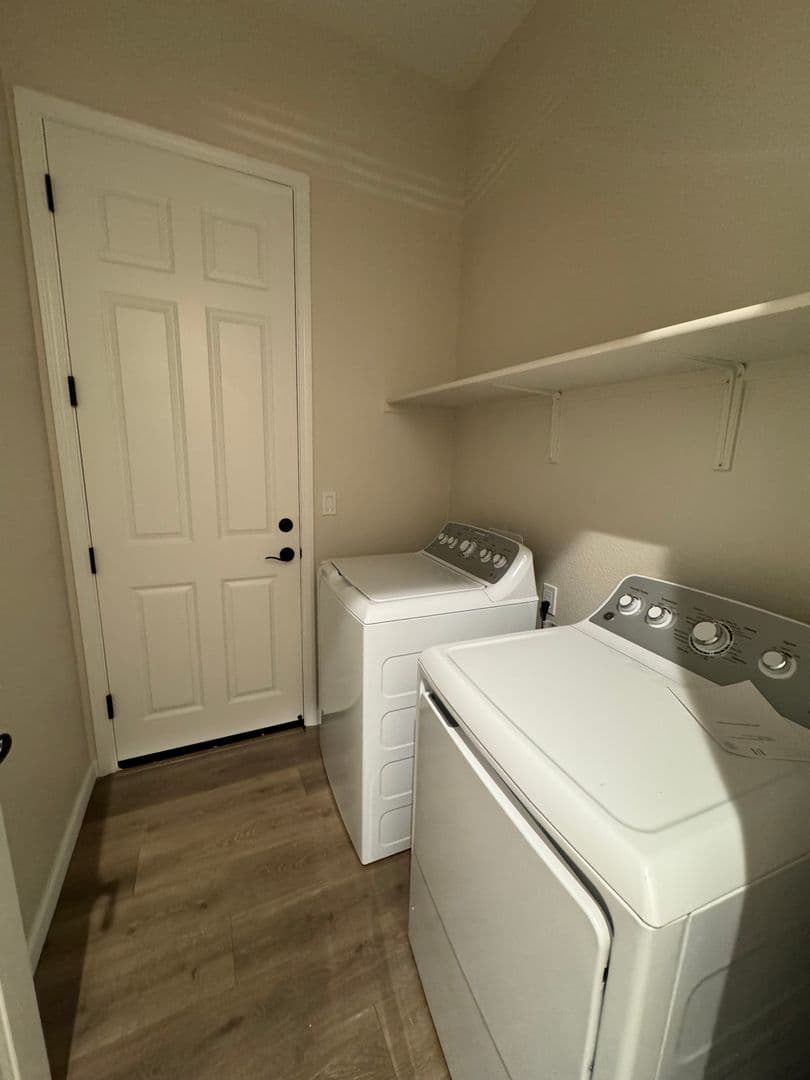 Sacramento House: 8260 Honor Court
