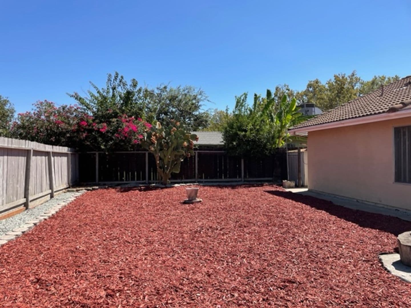 Tracy House: 461 W Central Ave