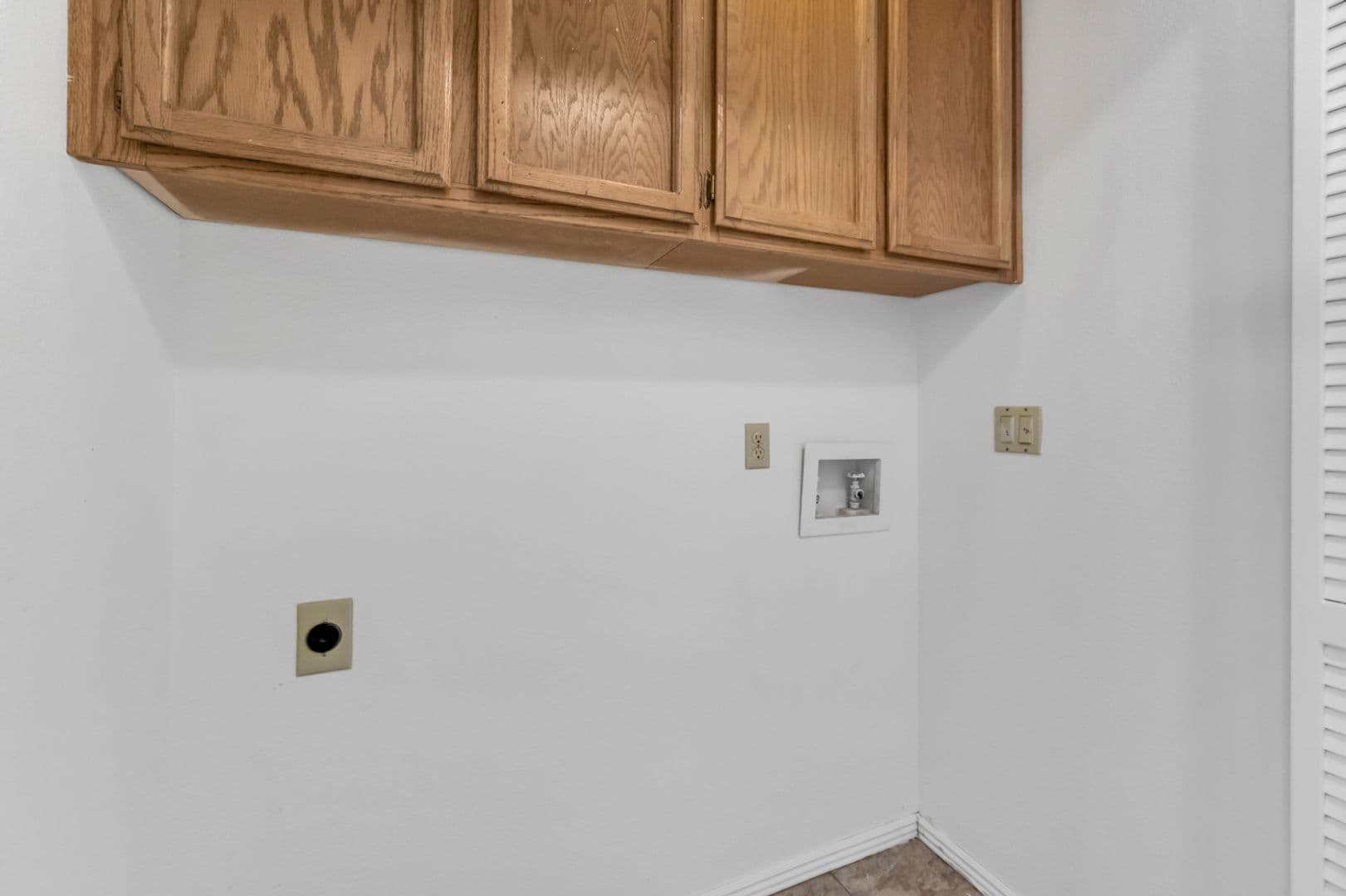 Sacramento House: 8327 Trimmer Way