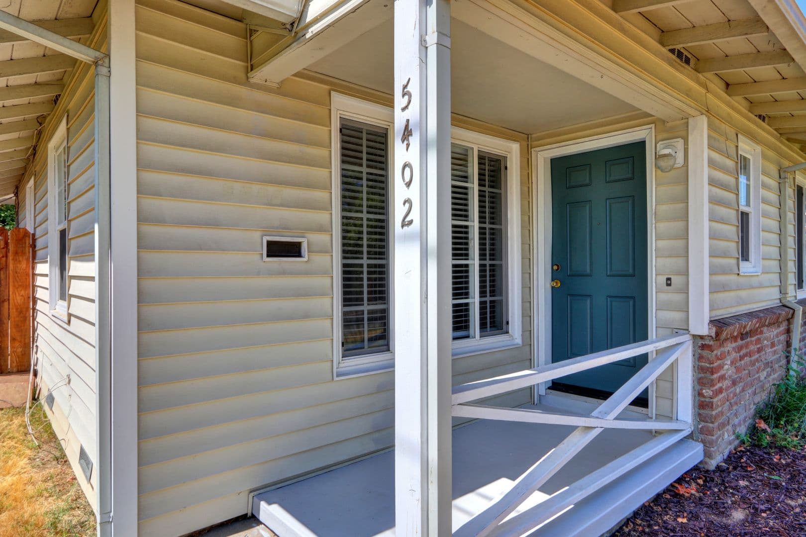 Sacramento Apartment: 5400-5402 Folsom Blvd