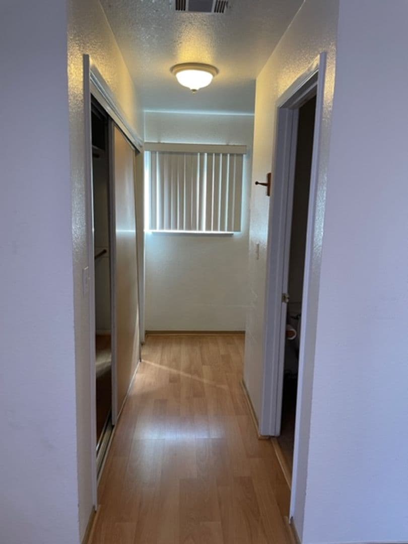 Tracy House: 461 W Central Ave