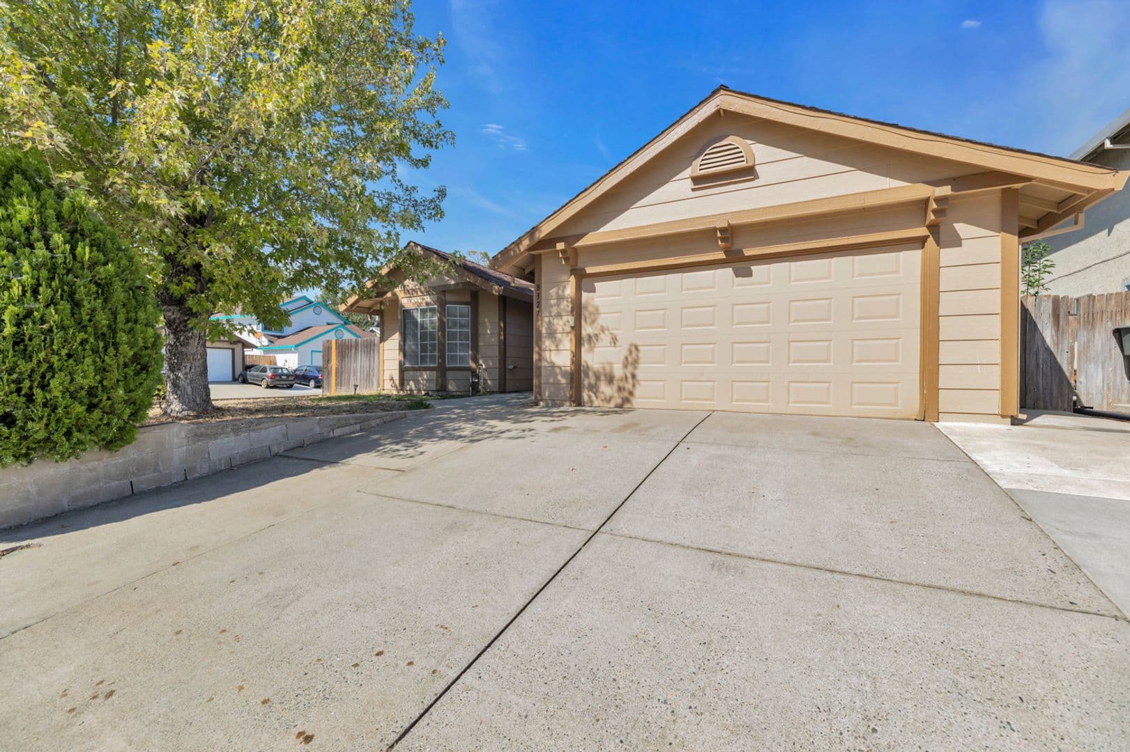 Sacramento House: 8327 Trimmer Way