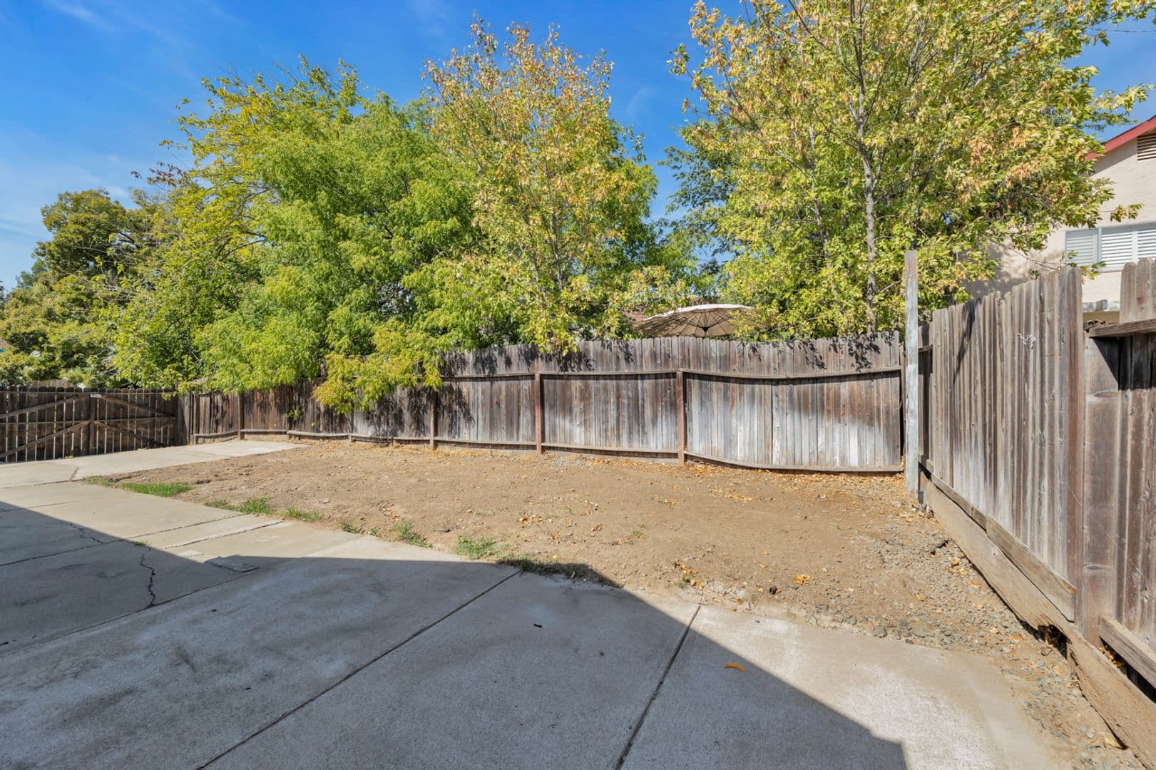Sacramento House: 8327 Trimmer Way