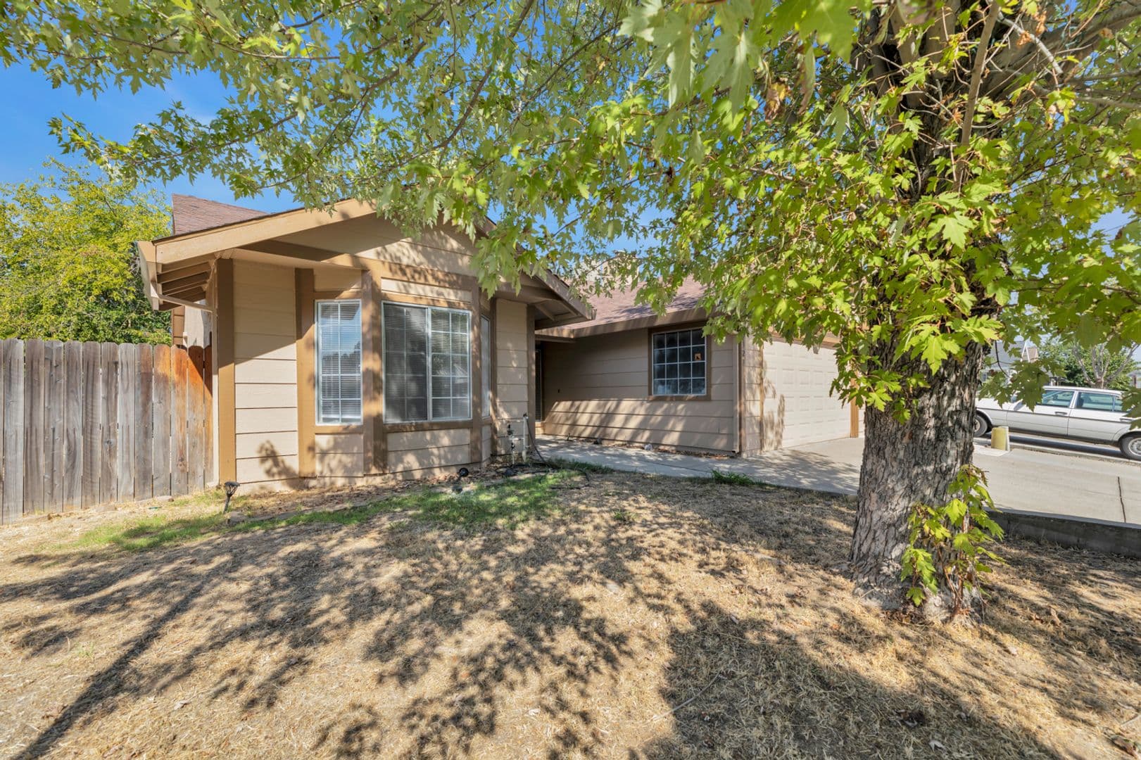 Sacramento House: 8327 Trimmer Way
