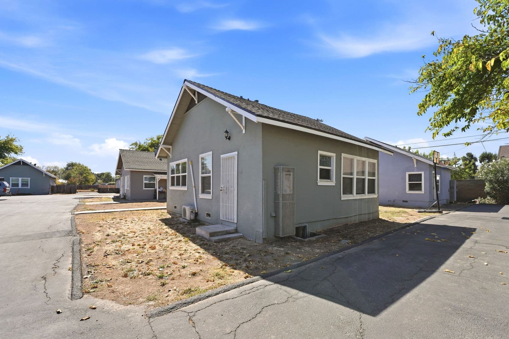 Sacramento Apartment: 2982 26th Ave