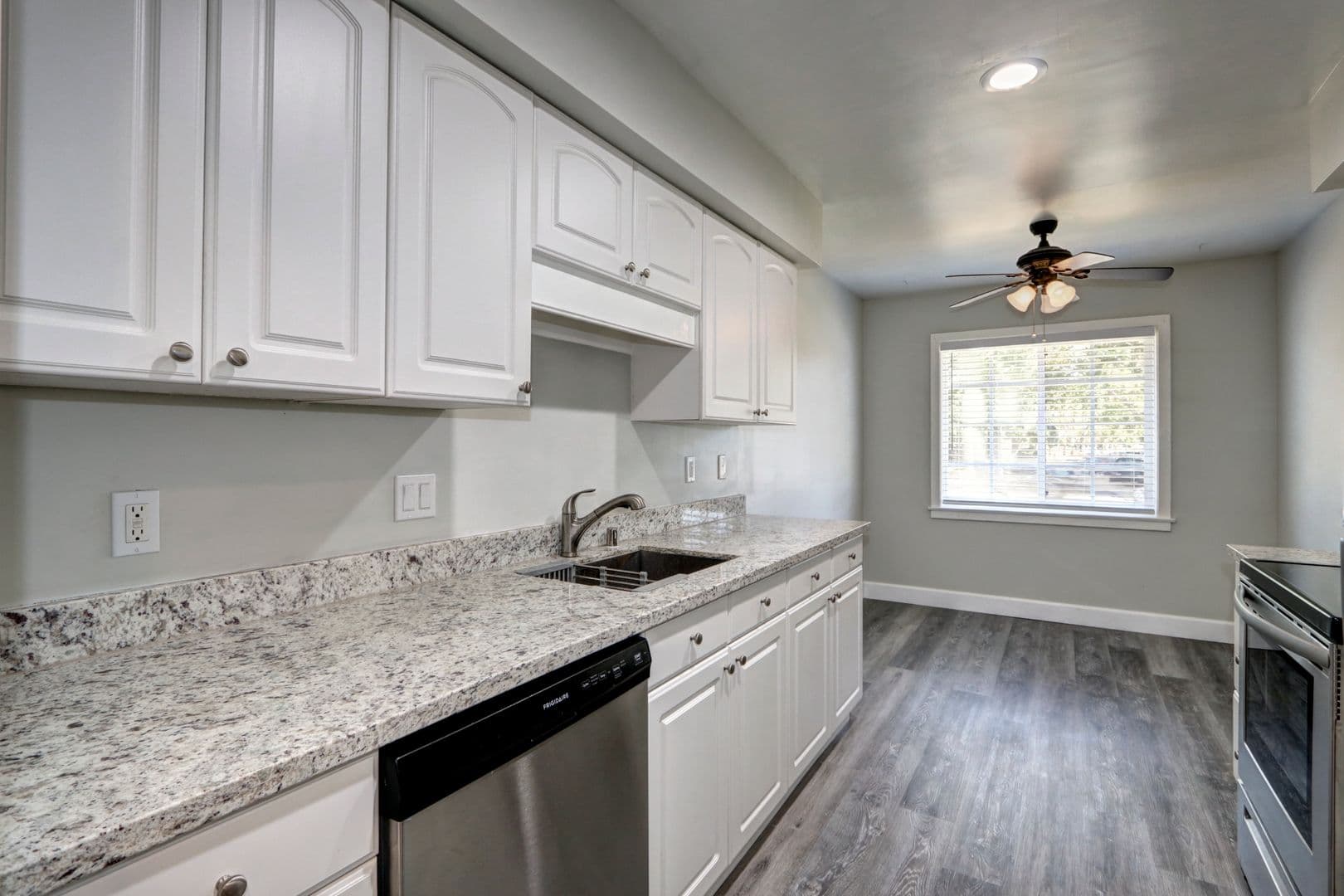 Sacramento Apartment: 5400-5402 Folsom Blvd
