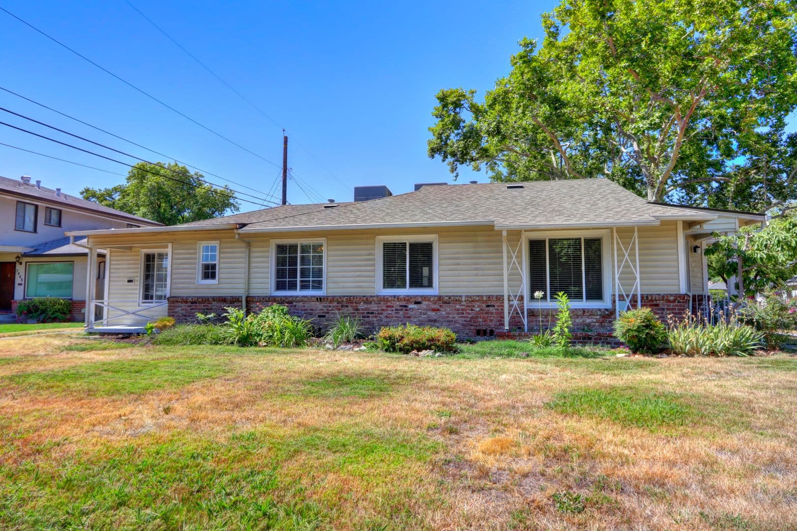 Sacramento Apartment: 5400-5402 Folsom Blvd