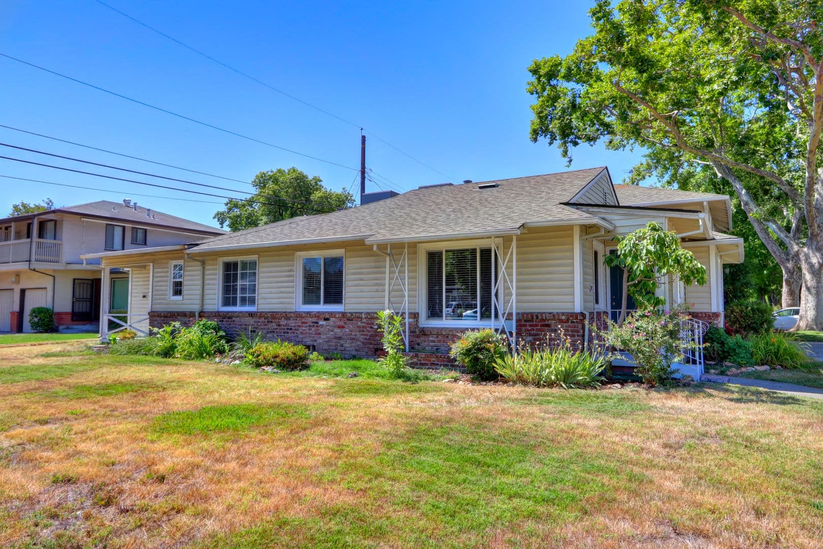 Sacramento Apartment: 5400-5402 Folsom Blvd