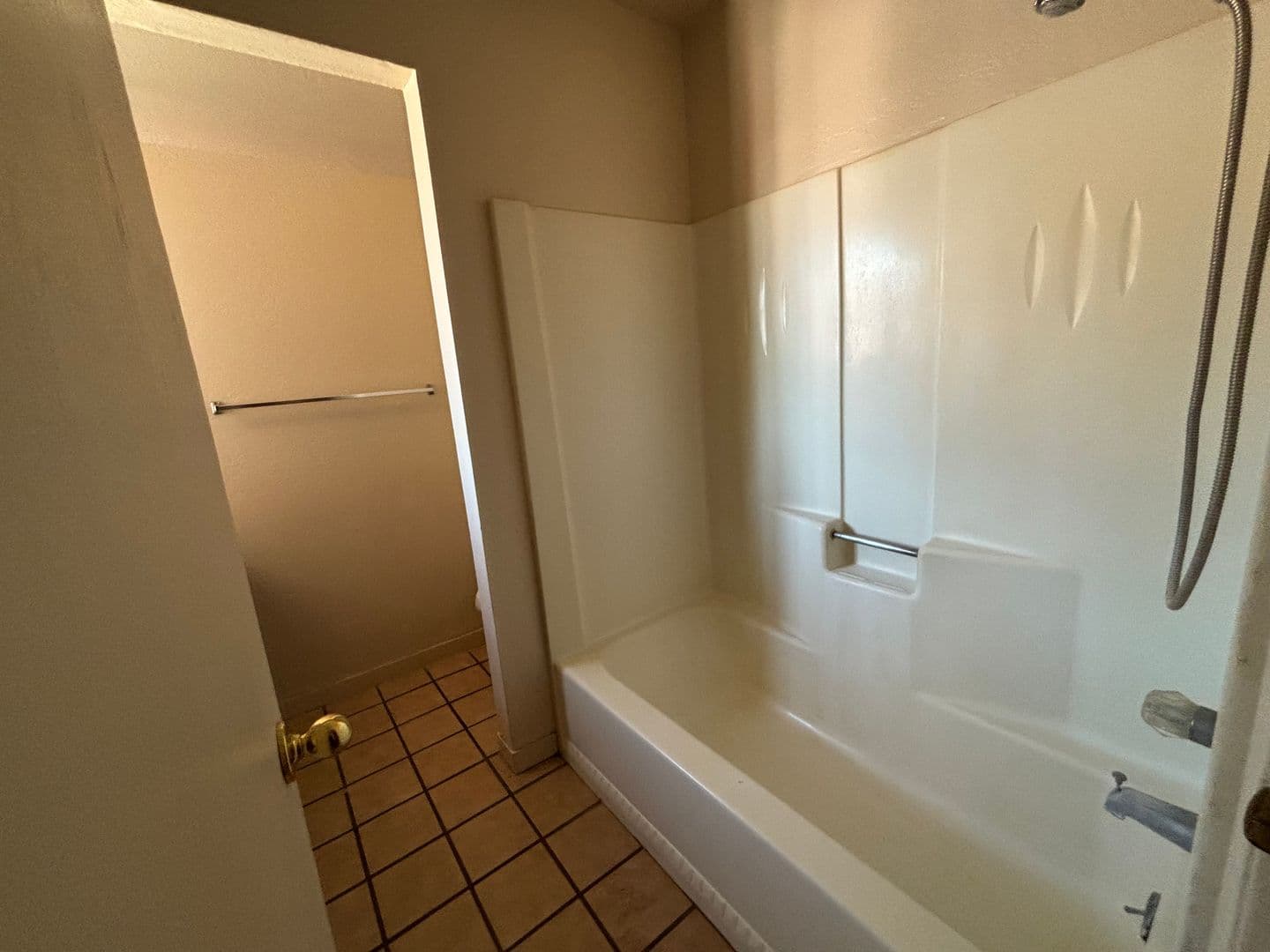 Salinas Apartment: 784-792 Garner Ave.