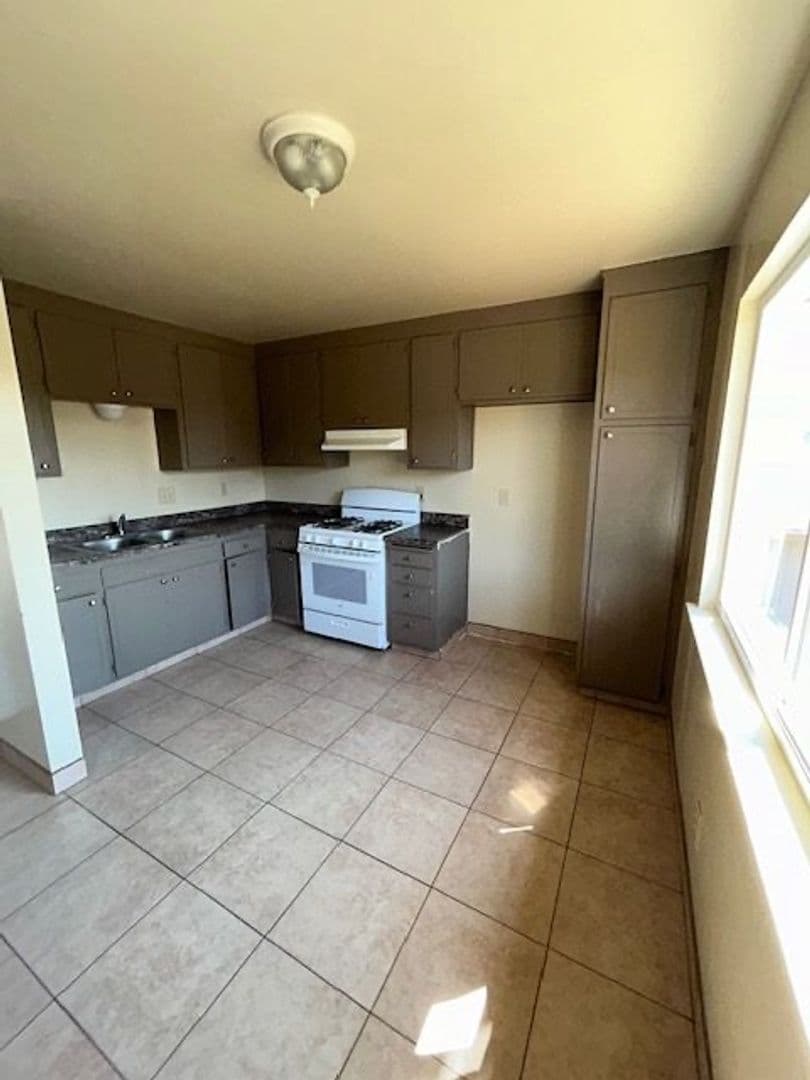 Salinas Apartment: 823 Garner Ave
