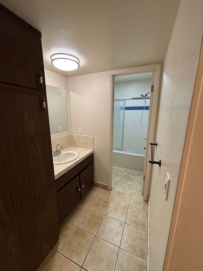 Salinas Apartment: 991 N Madeira Ave